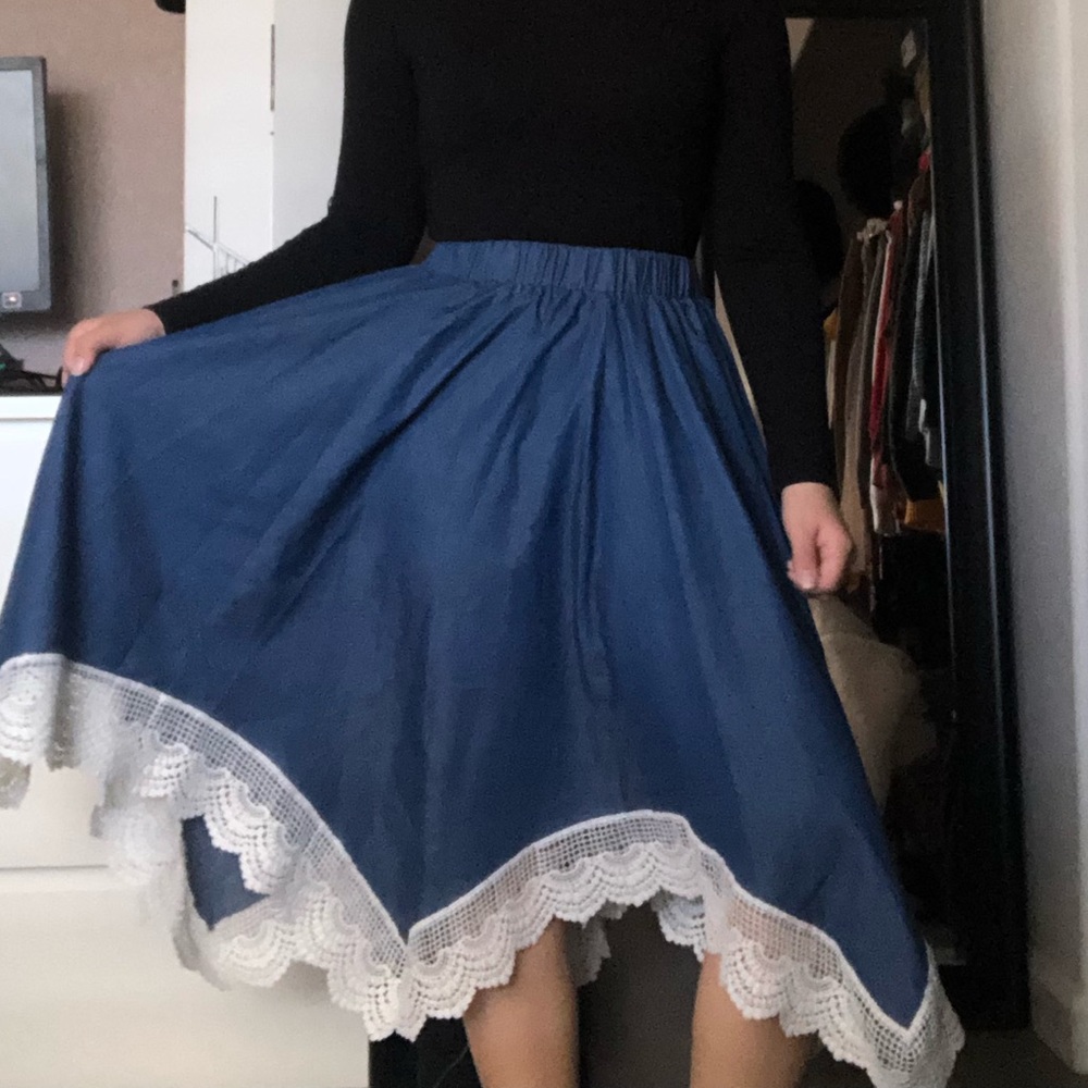 Asymmetrical faux jean skirt with lace details.